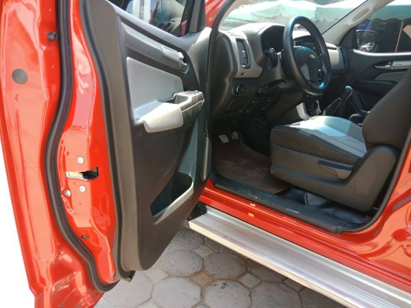 Cần bán xe CHEVROLET COLORADO 2018, số sàn, máy dầu, màu đỏ