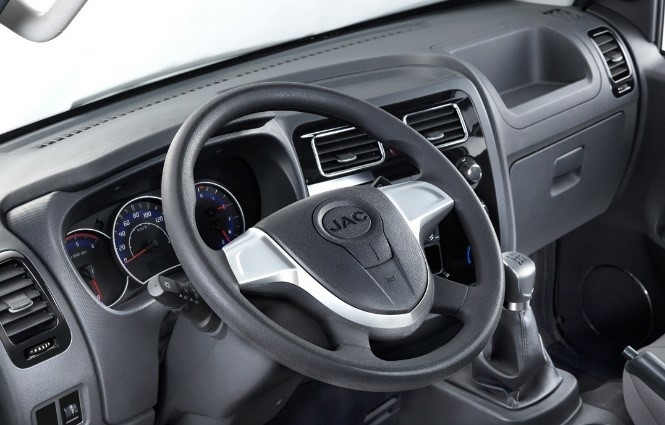 Xe tải JAC X5 Động cơ bền bỉ tiết kiệm nhiên liệu