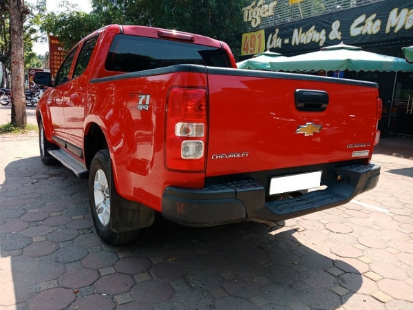 Cần bán xe CHEVROLET COLORADO 2018, số sàn, máy dầu, màu đỏ