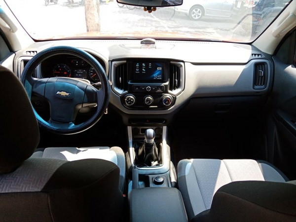 Cần bán xe CHEVROLET COLORADO 2018, số sàn, máy dầu, màu đỏ