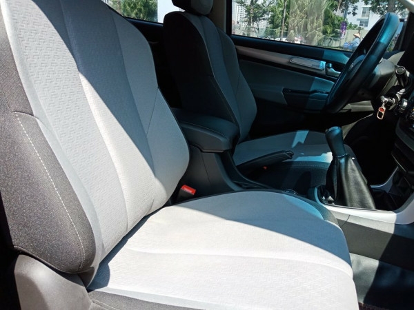 Cần bán xe CHEVROLET COLORADO 2018, số sàn, máy dầu, màu đỏ