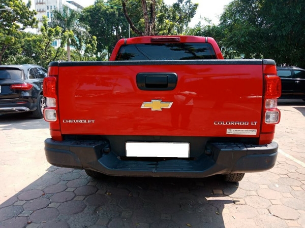 Cần bán xe CHEVROLET COLORADO 2018, số sàn, máy dầu, màu đỏ