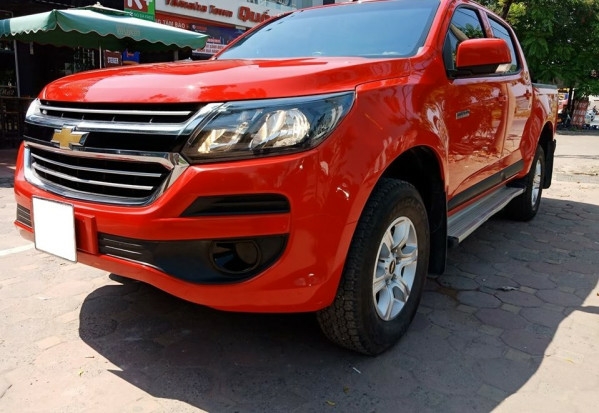 Cần bán xe CHEVROLET COLORADO 2018, số sàn, máy dầu, màu đỏ