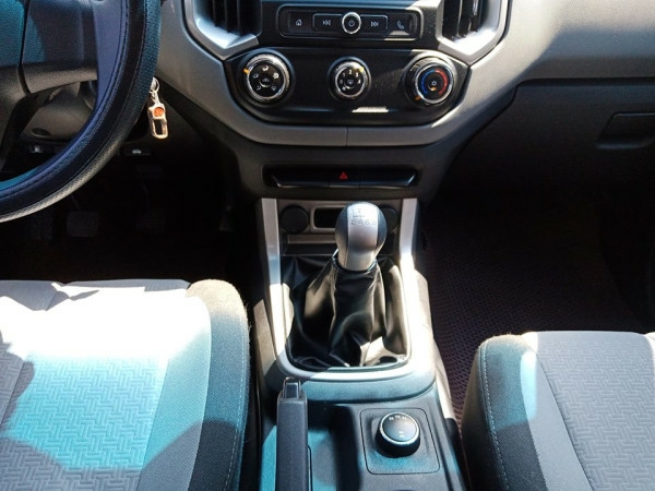 Cần bán xe CHEVROLET COLORADO 2018, số sàn, máy dầu, màu đỏ