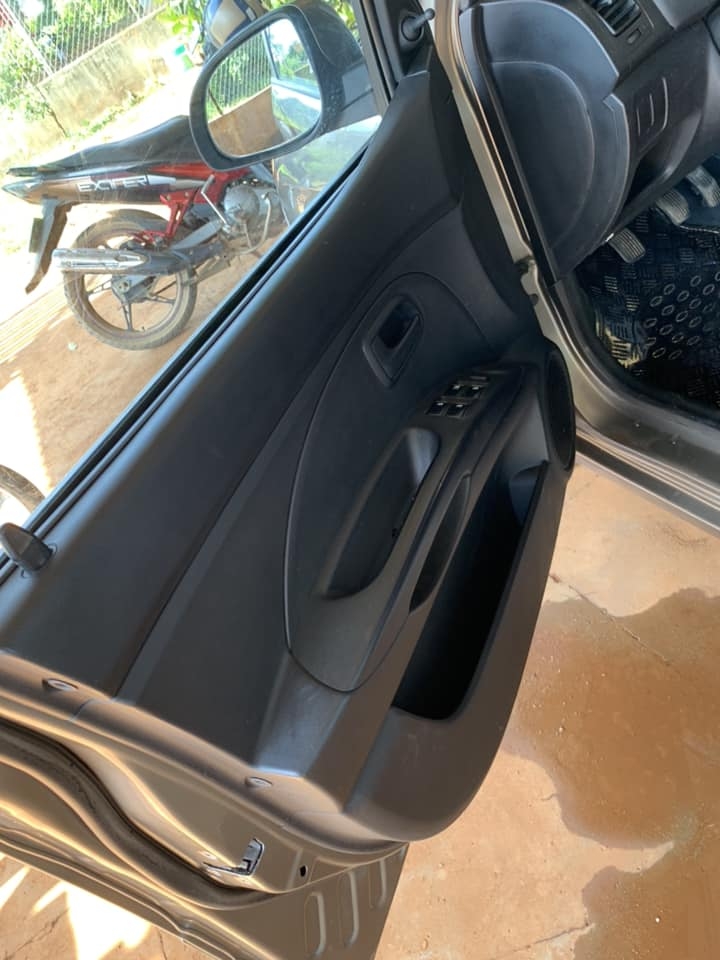 Cần bán xe Kia Morning 2013 số sàn màu xám, odo 67.000 Km