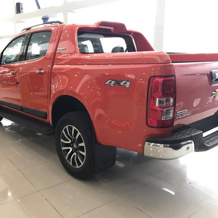 Xe bán tải Colorado giá rẻ