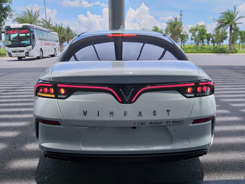 Giá xe VinFast Lux A 2.0 8/2019