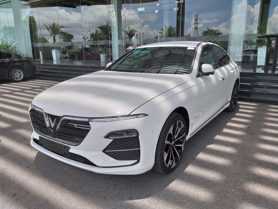 Giá lăn bánh xe VinFast Lux A 2.0