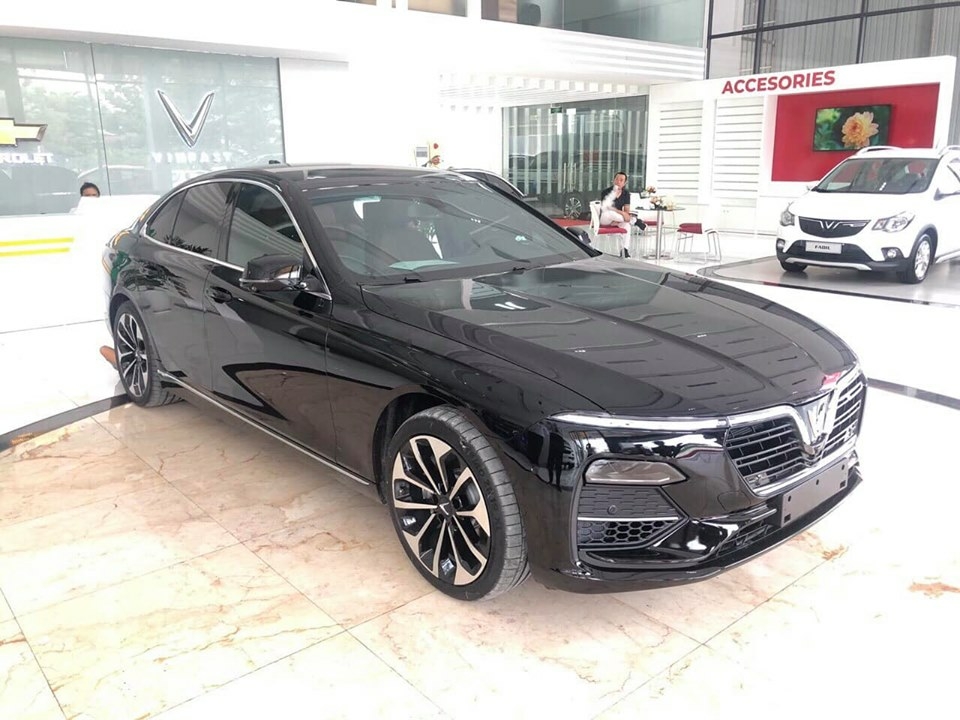 Giá lăn bánh xe VinFast Lux A 2.0