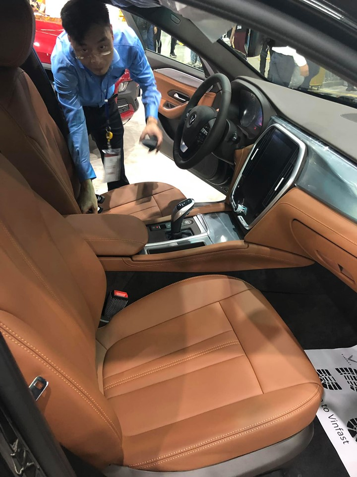 Giá lăn bánh xe VinFast Lux A 2.0