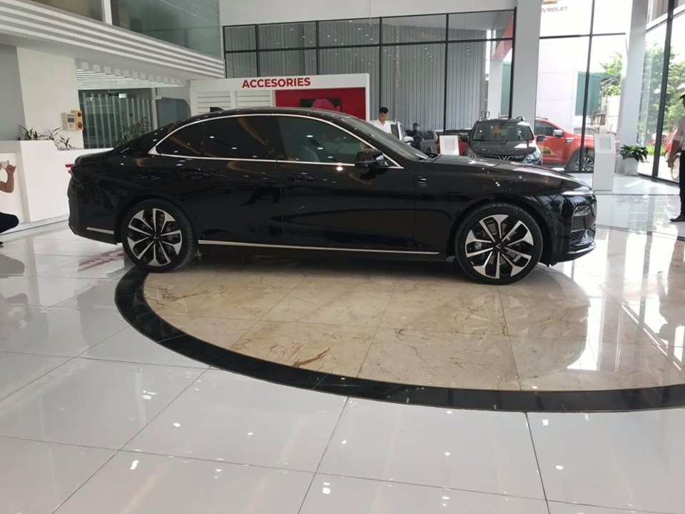 Giá lăn bánh xe VinFast Lux A 2.0