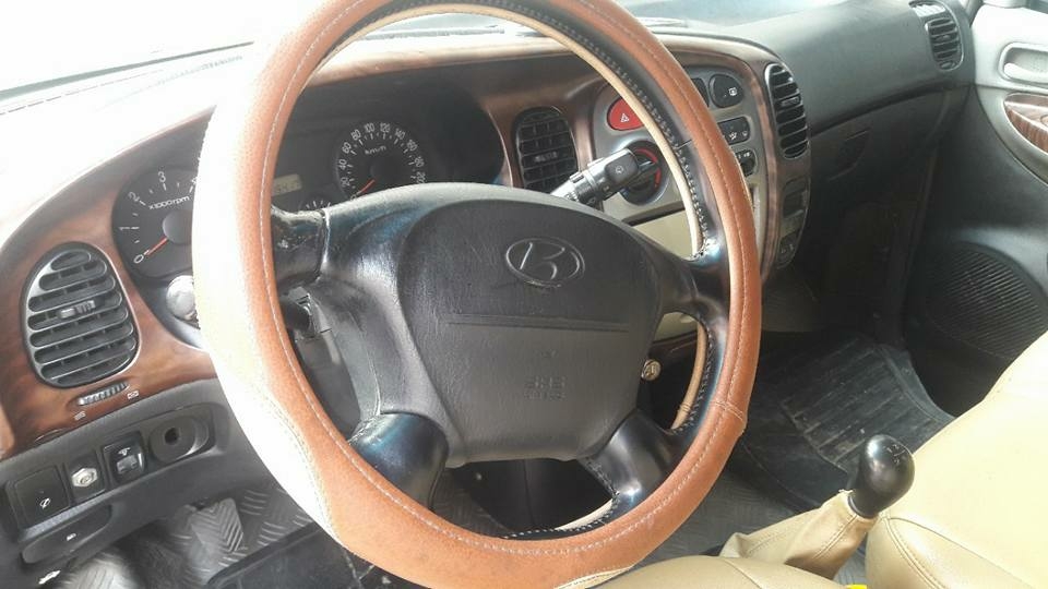 Cần bán xe HYUNDAI STAREX 2005 van bán tải, số sàn, máy dầu