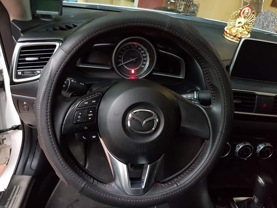 Cần bán xe Mazda 3 2017 số tự động màu trắng
