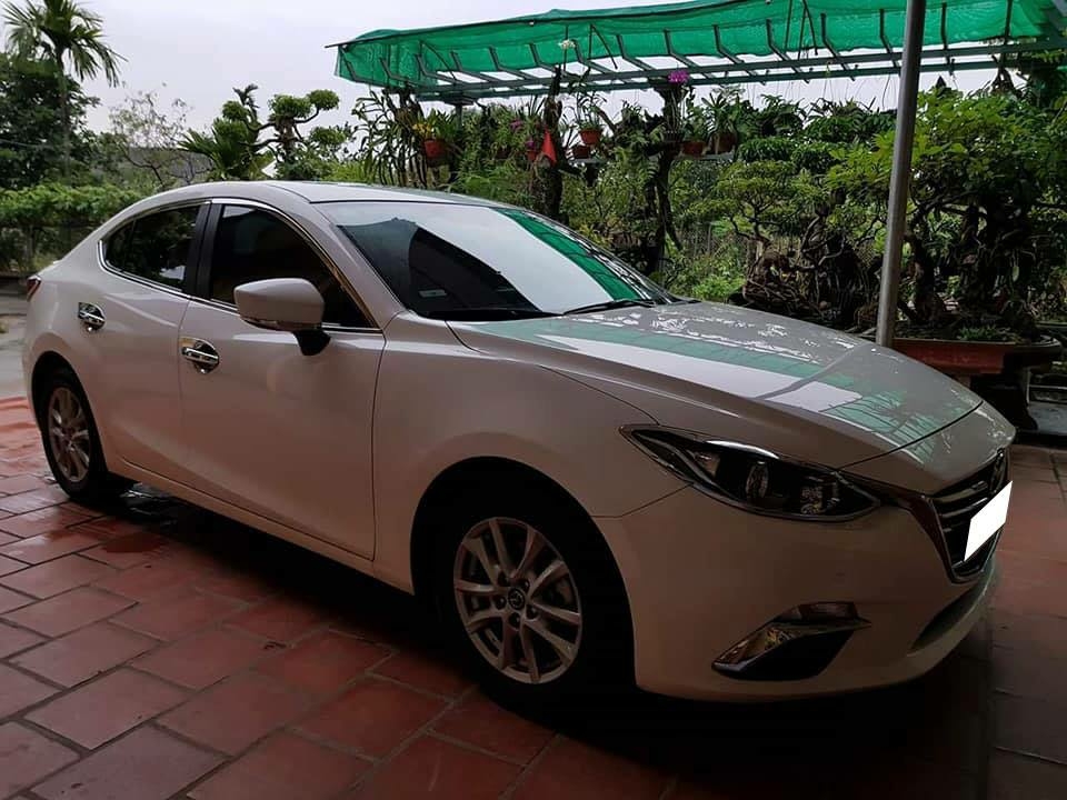 Cần bán xe Mazda 3 2017 số tự động màu trắng