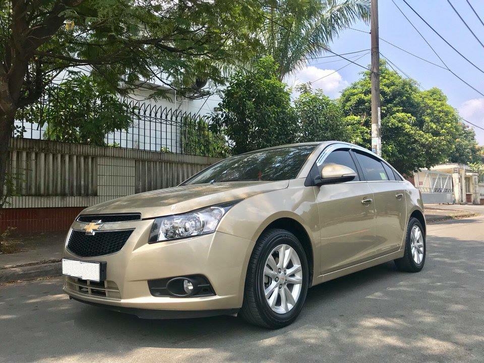 Bán Chevrolet Cruze 2016 số sàn màu vàng xe cực đẹp.