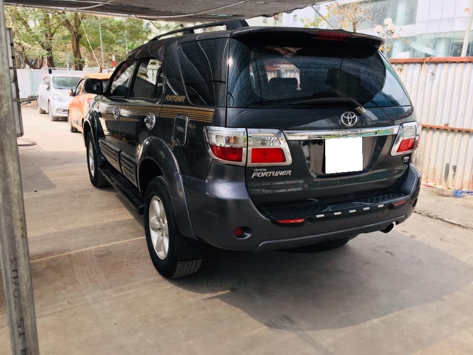 Cần bán xe cọp Fortuner 2010, số sàn, máy dầu, màu xám lông chuột