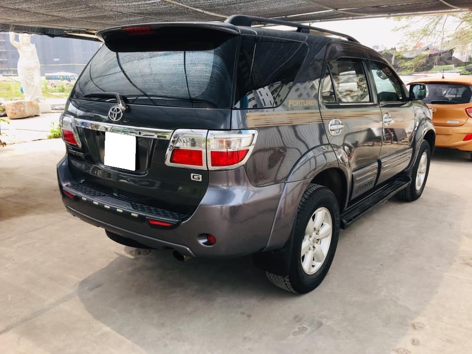 Cần bán xe cọp Fortuner 2010, số sàn, máy dầu, màu xám lông chuột