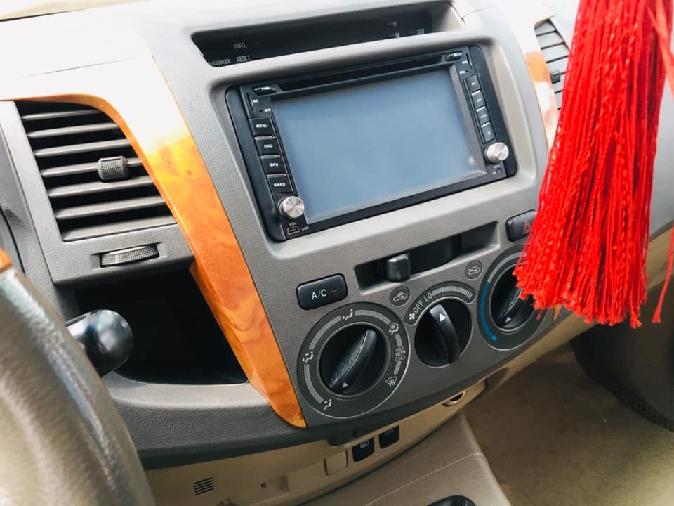 Cần bán xe cọp Fortuner 2010, số sàn, máy dầu, màu xám lông chuột