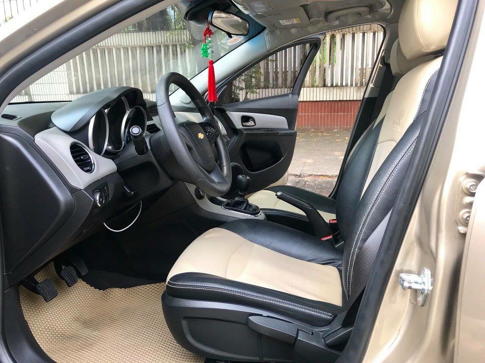Bán Chevrolet Cruze 2016 số sàn màu vàng xe cực đẹp.