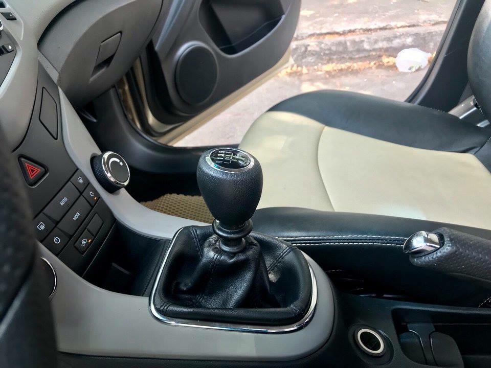 Bán Chevrolet Cruze 2016 số sàn màu vàng xe cực đẹp.