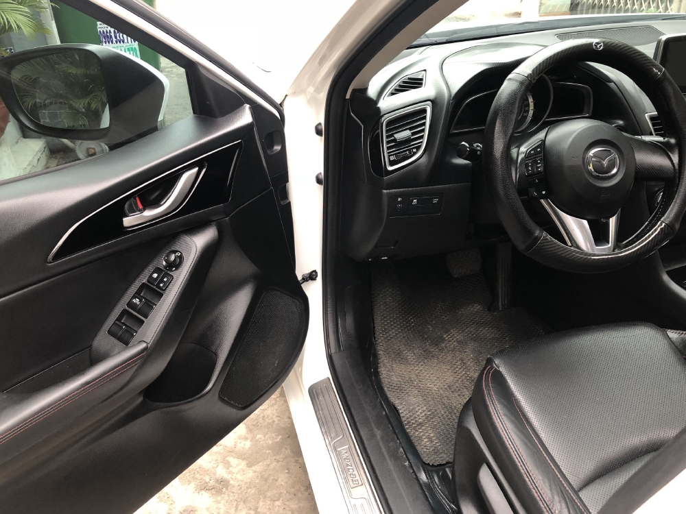 Mình Bán Mazda 3 tự động 2018 màu trắng bản full rất ít đi.