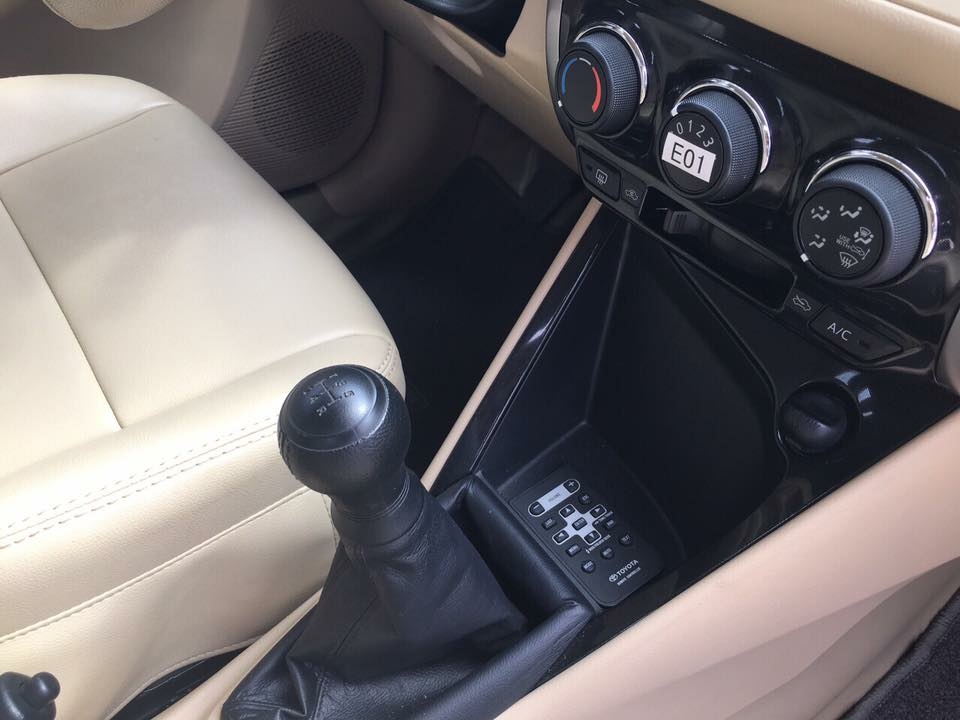 Cần đổi xe bán Vios 2018 màu trắng số sàn xe gia đình không kinh doanh