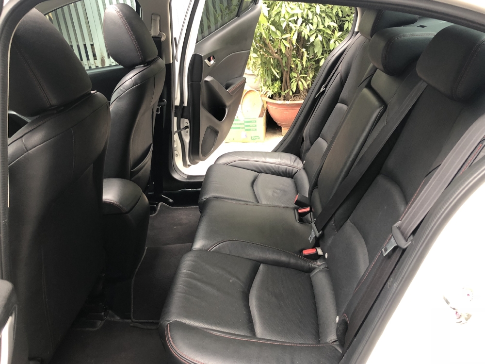 Mình Bán Mazda 3 tự động 2018 màu trắng bản full rất ít đi.