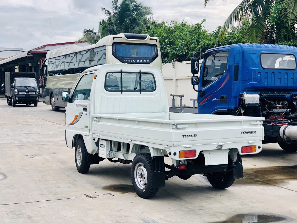 Cần bán xe tải Towner800 tải trọng 990kg thùng kín, thùng lững vào thành phố