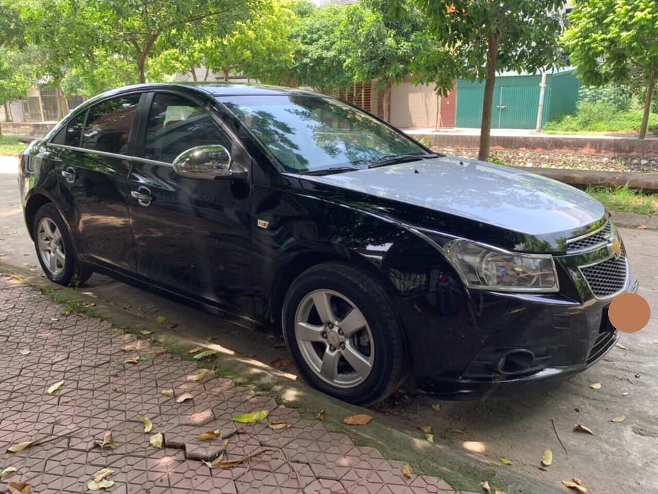 Cần bán xe Chevrolet Cruze LS 2012 số sàn màu đen