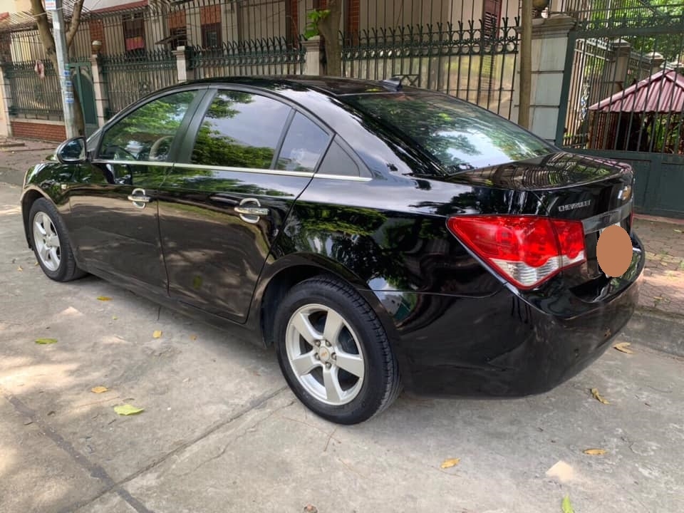 Cần bán xe Chevrolet Cruze LS 2012 số sàn màu đen