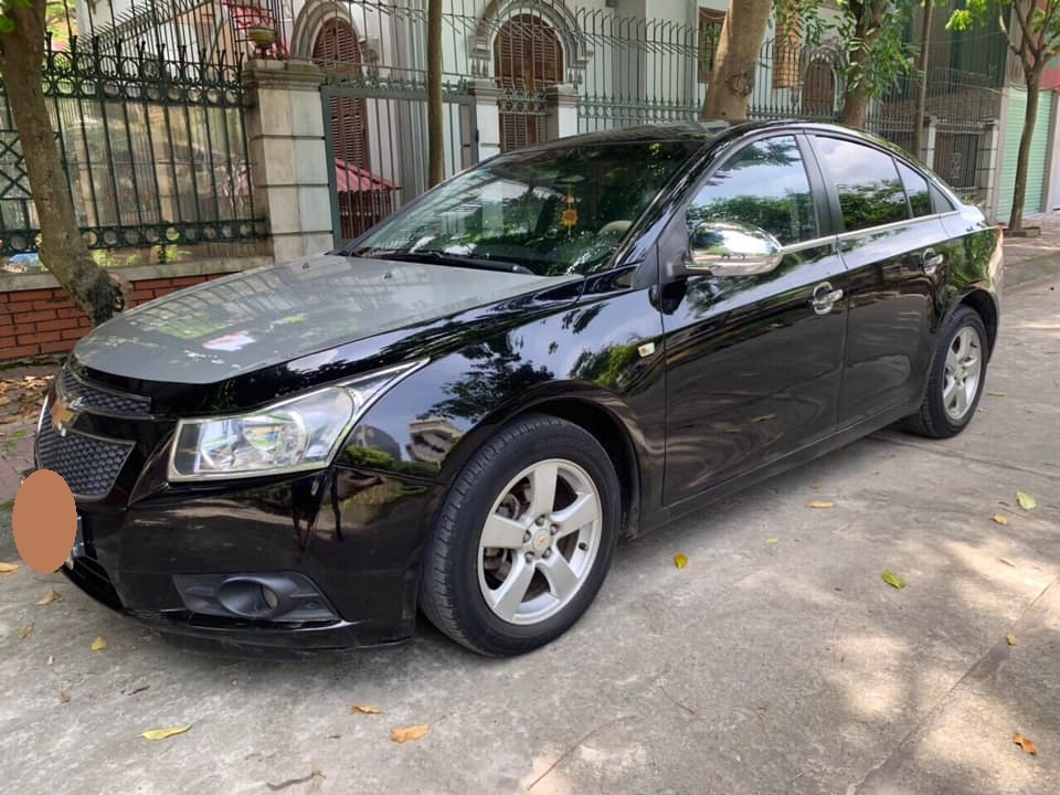 Cần bán xe Chevrolet Cruze LS 2012 số sàn màu đen