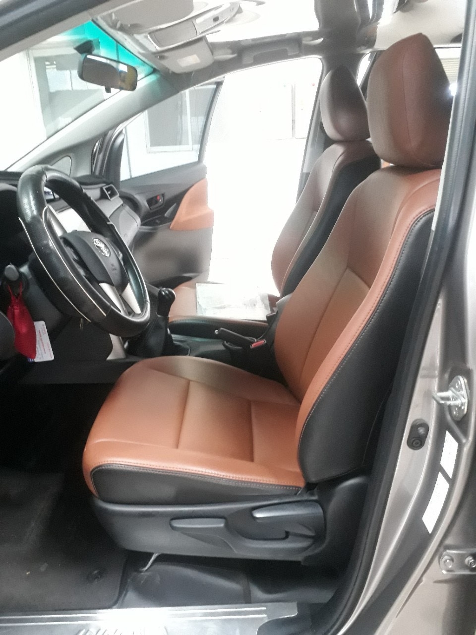 Hãng bán Innova E 2017, màu nâu hồng, biển TP, giá TL, hổ trợ góp