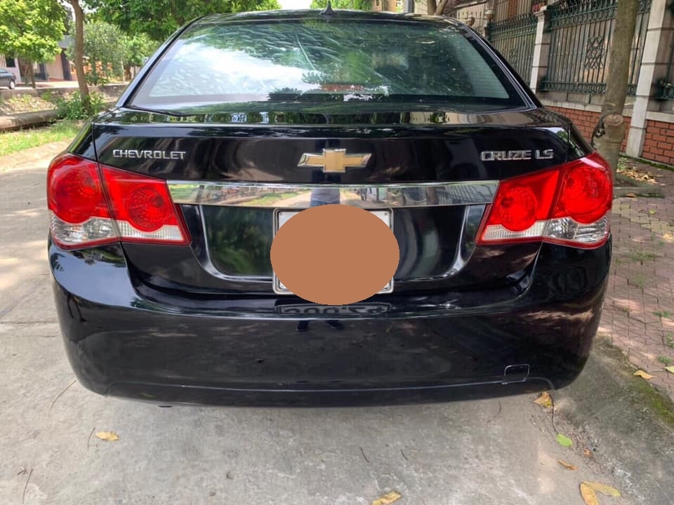 Cần bán xe Chevrolet Cruze LS 2012 số sàn màu đen