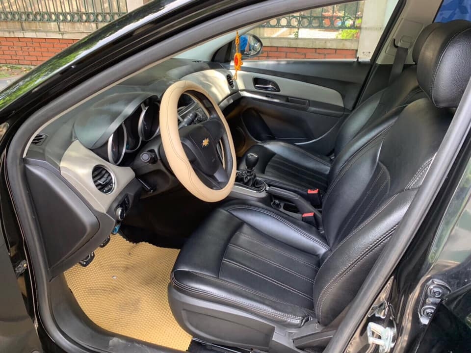 Cần bán xe Chevrolet Cruze LS 2012 số sàn màu đen