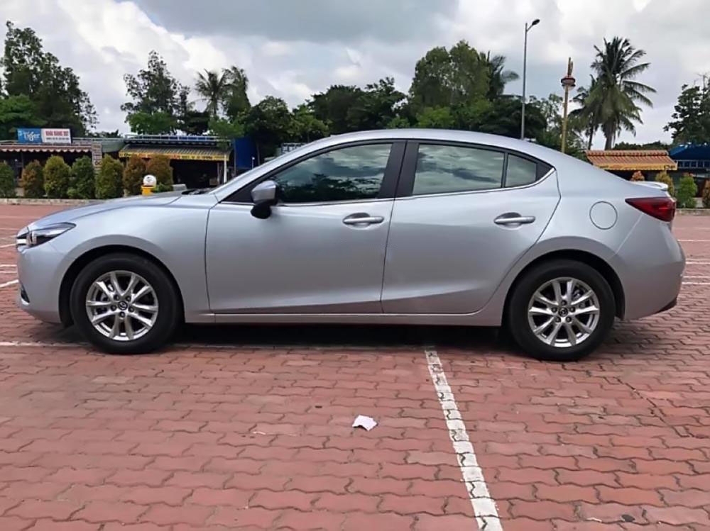 Gia đình cần bán Mazda3, sản xuất 2018, số tự động, màu bạc