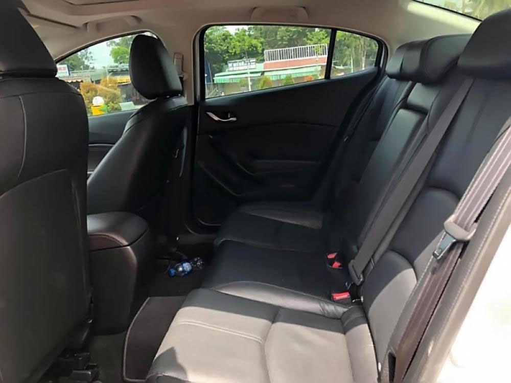 Gia đình cần bán Mazda3, sản xuất 2018, số tự động, màu bạc