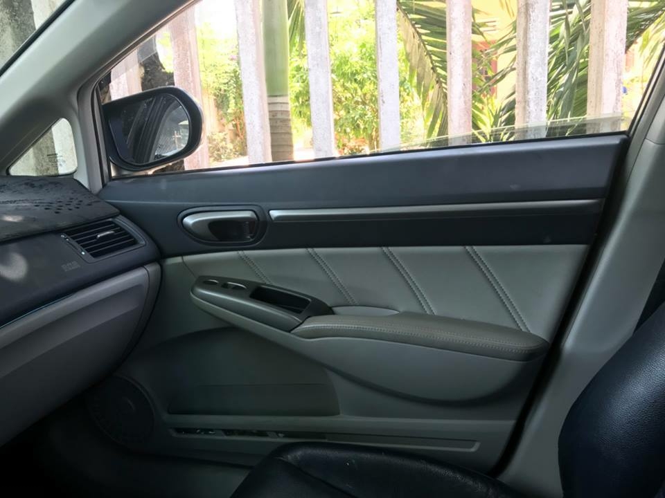 Gia đình cần bán HONDA CIVIC 2008, số tự động 2.0, màu vàng cát.