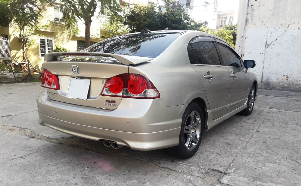 Gia đình cần bán HONDA CIVIC 2008, số tự động 2.0, màu vàng cát.