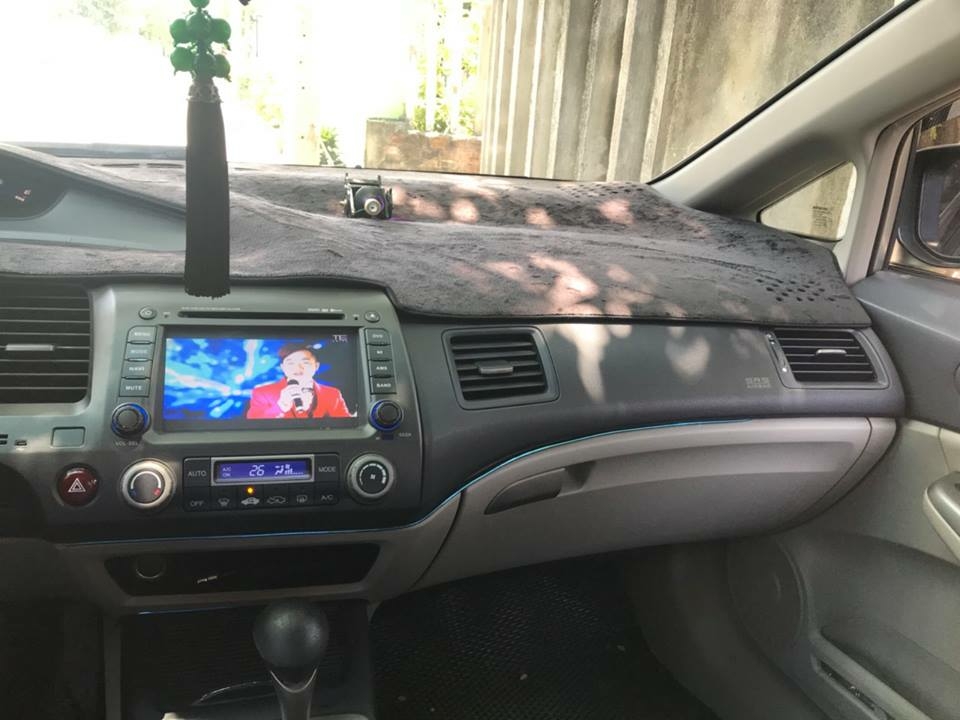 Gia đình cần bán HONDA CIVIC 2008, số tự động 2.0, màu vàng cát.