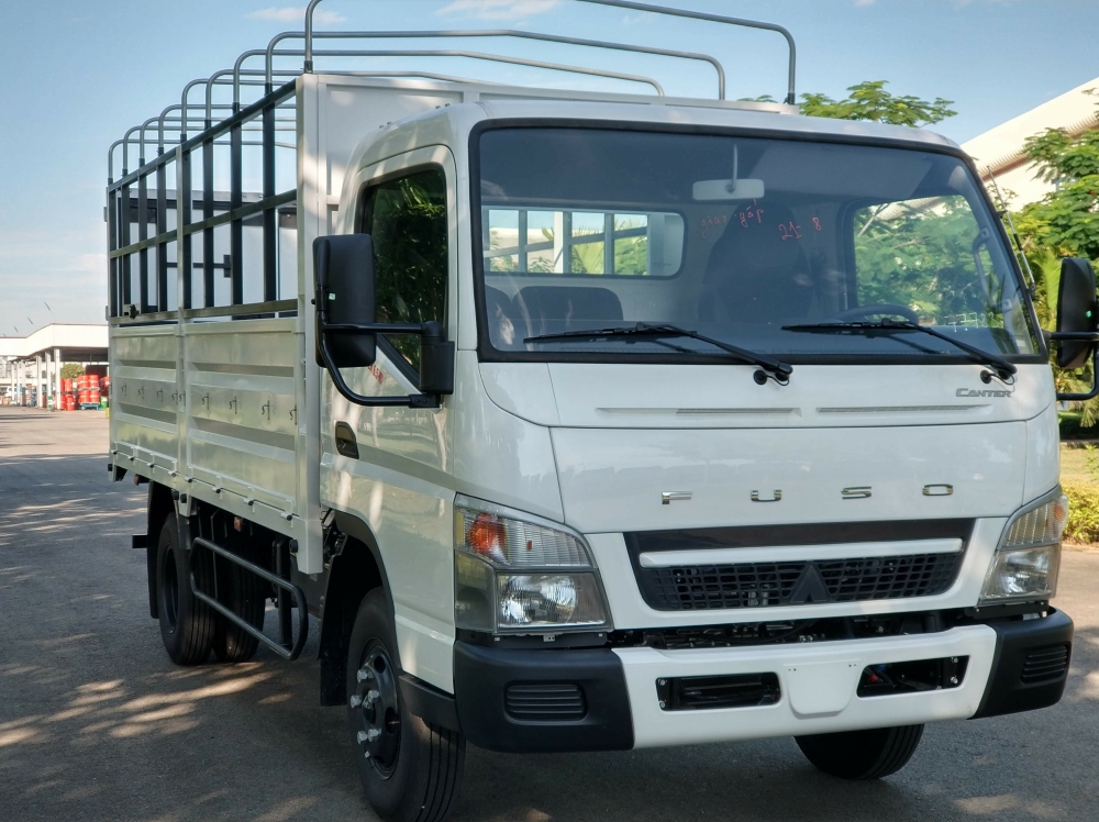 XE TẢI MISUBISHI FUSO CANTER 6.5 – 3.49 TẤN THÙNG BẠT MỚI