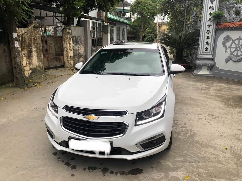 Cần bán xe Chevrolet Cruze 2017 Ltz số tự động màu trắng