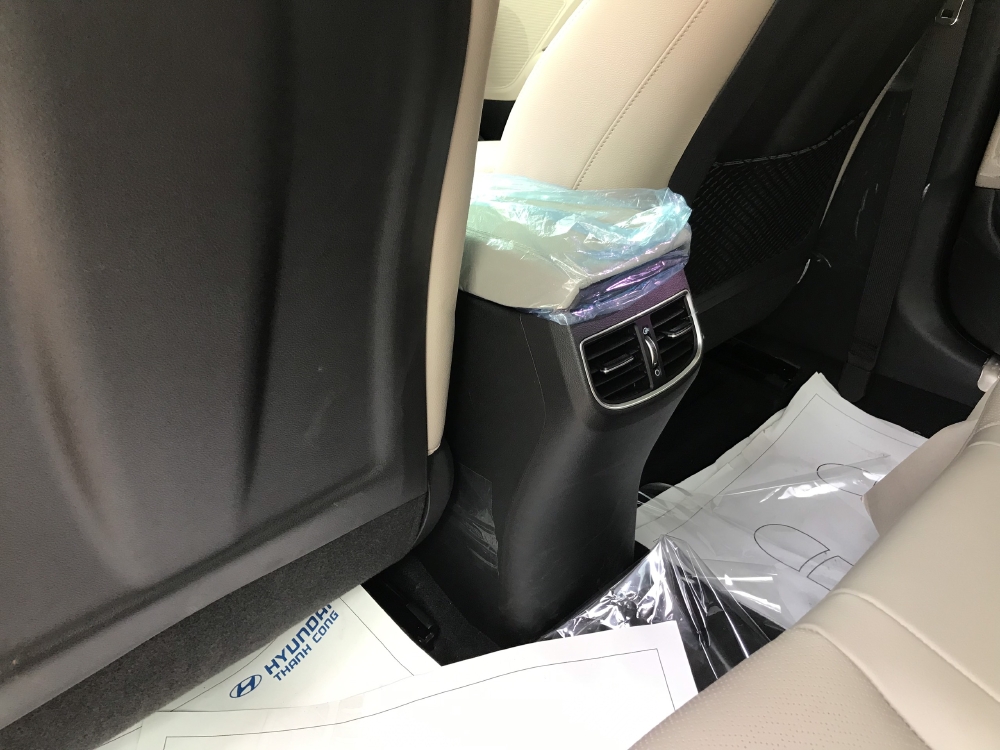 Hyundai Elantra 2.0 at , xe hyundai elantra 2.0 số tự động bản đặc biệt , hyundai hà tĩnh elantra