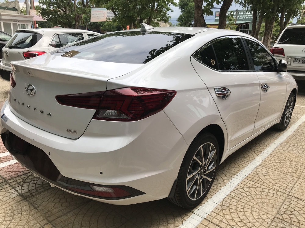 Hyundai Elantra 2.0 at , xe hyundai elantra 2.0 số tự động bản đặc biệt , hyundai hà tĩnh elantra