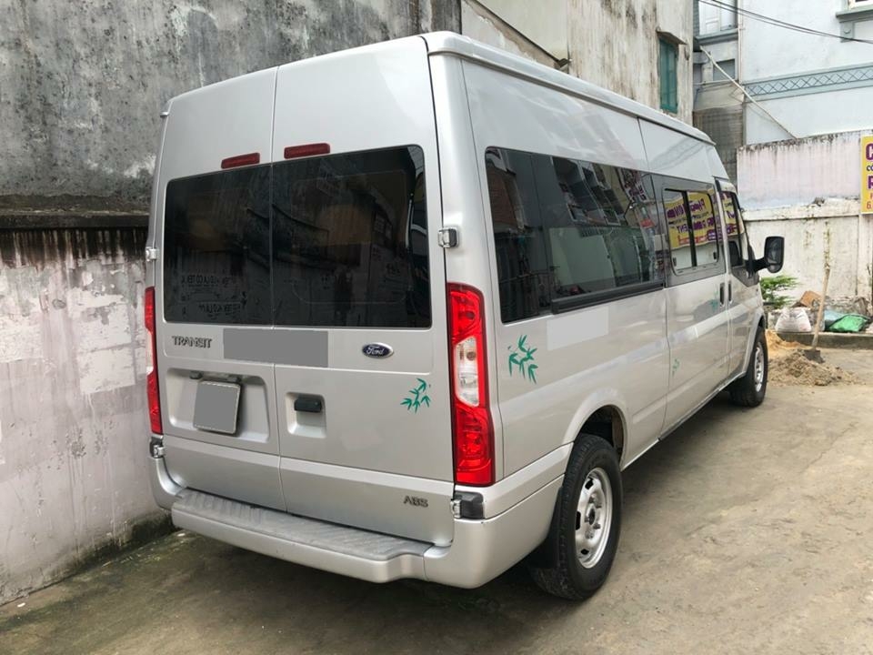 Cần bán FORD TRANSIT 2017, số sàn, máy dầu, màu bạc