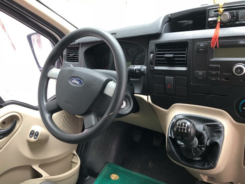 Cần bán FORD TRANSIT 2017, số sàn, máy dầu, màu bạc