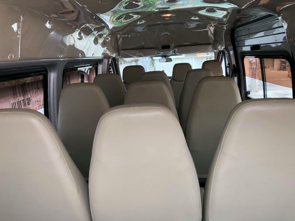 Cần bán FORD TRANSIT 2017, số sàn, máy dầu, màu bạc
