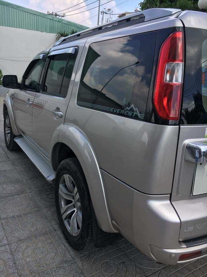 Về hưu bán xe Everest 2012, số sàn, máy dầu, còn đẹp ken xà ben. odo 76.000km