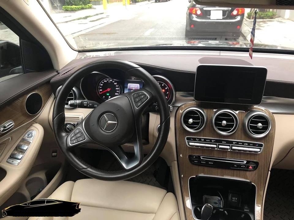 Gia đình cần bán Glc250, sản xuất 2016. số tự động, màu đen