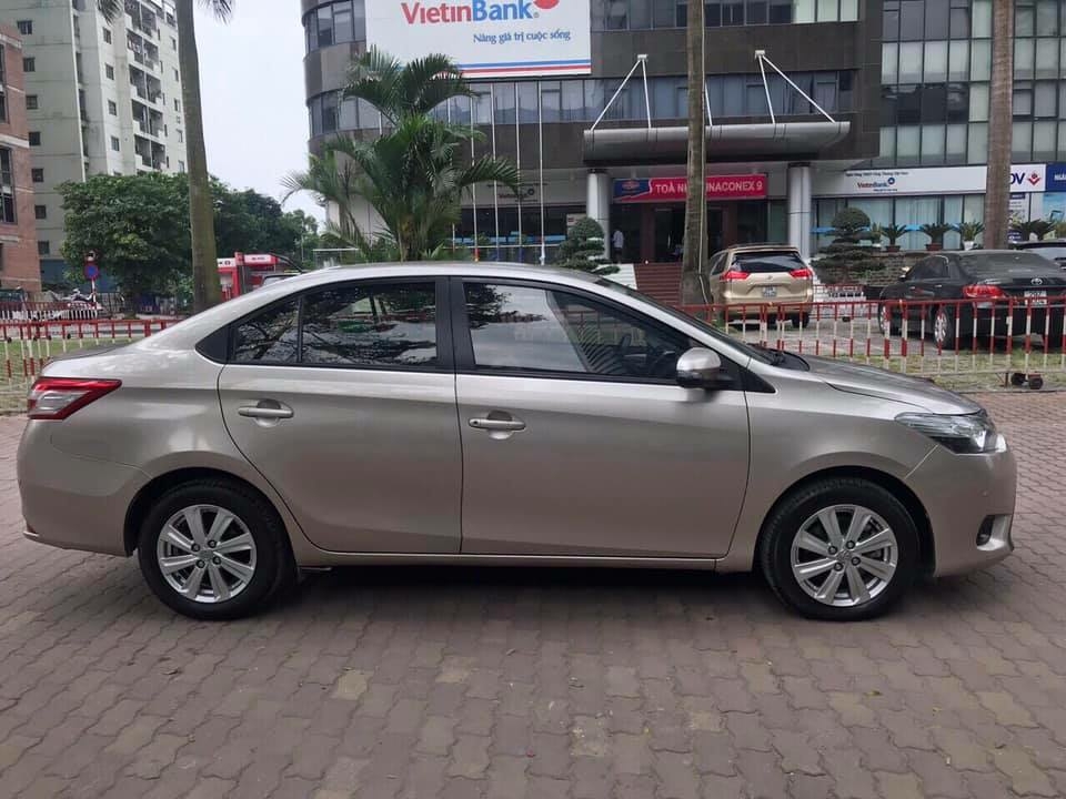 Gia đình bán TOYOTA VIOS 2017, số tự động, vàng cát