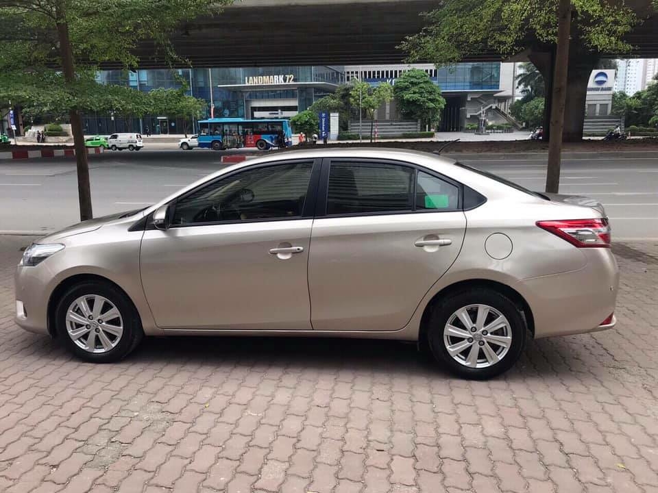 Gia đình bán TOYOTA VIOS 2017, số tự động, vàng cát